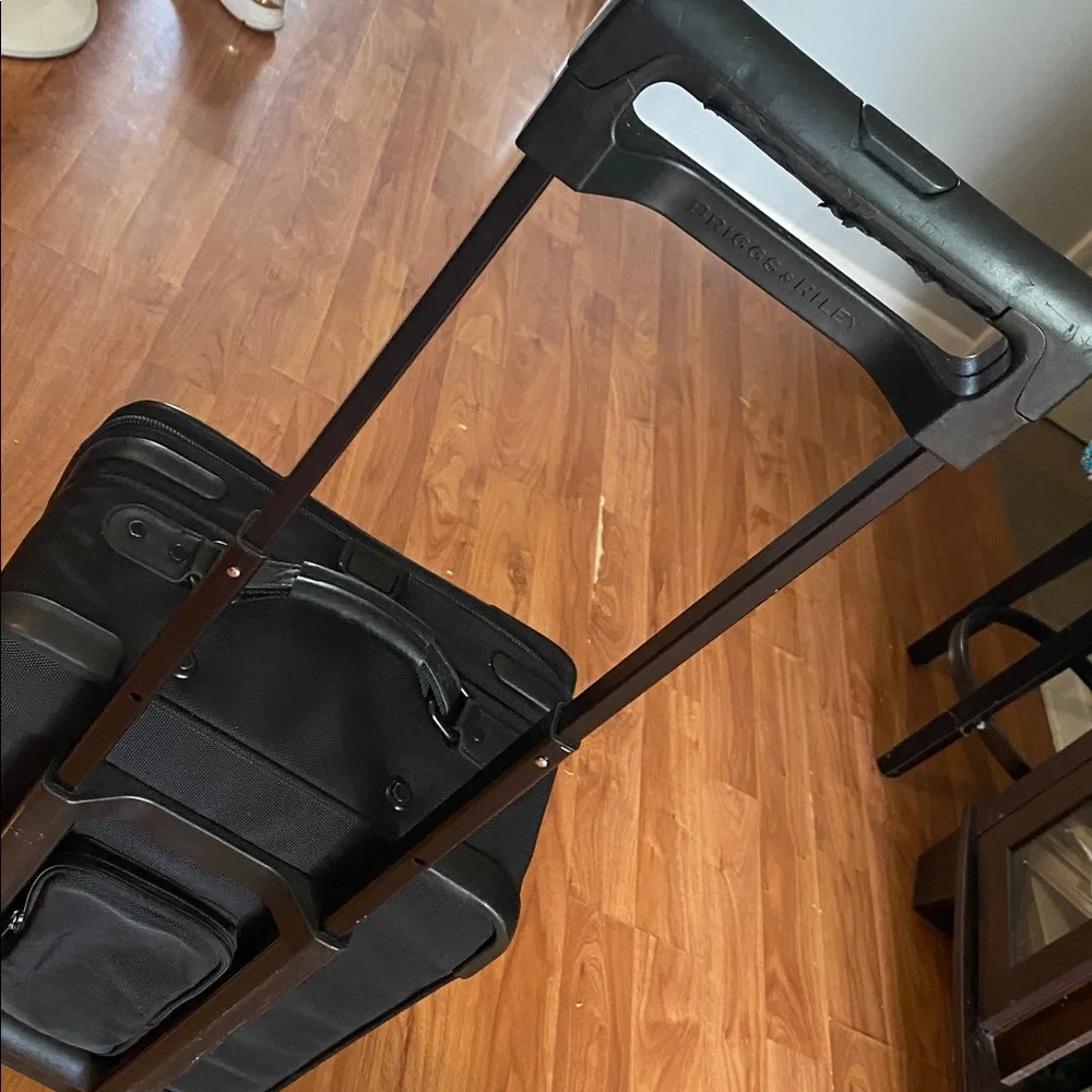🖤Briggs & Riley Black Rolling travel Carry-On 22” tall🖤